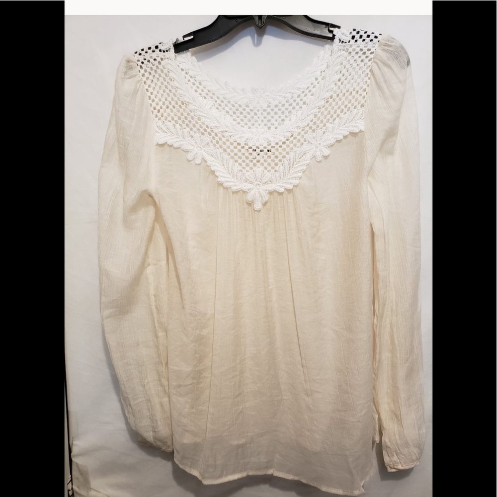 Double Zero Women off Ivory blouse with Lace collar